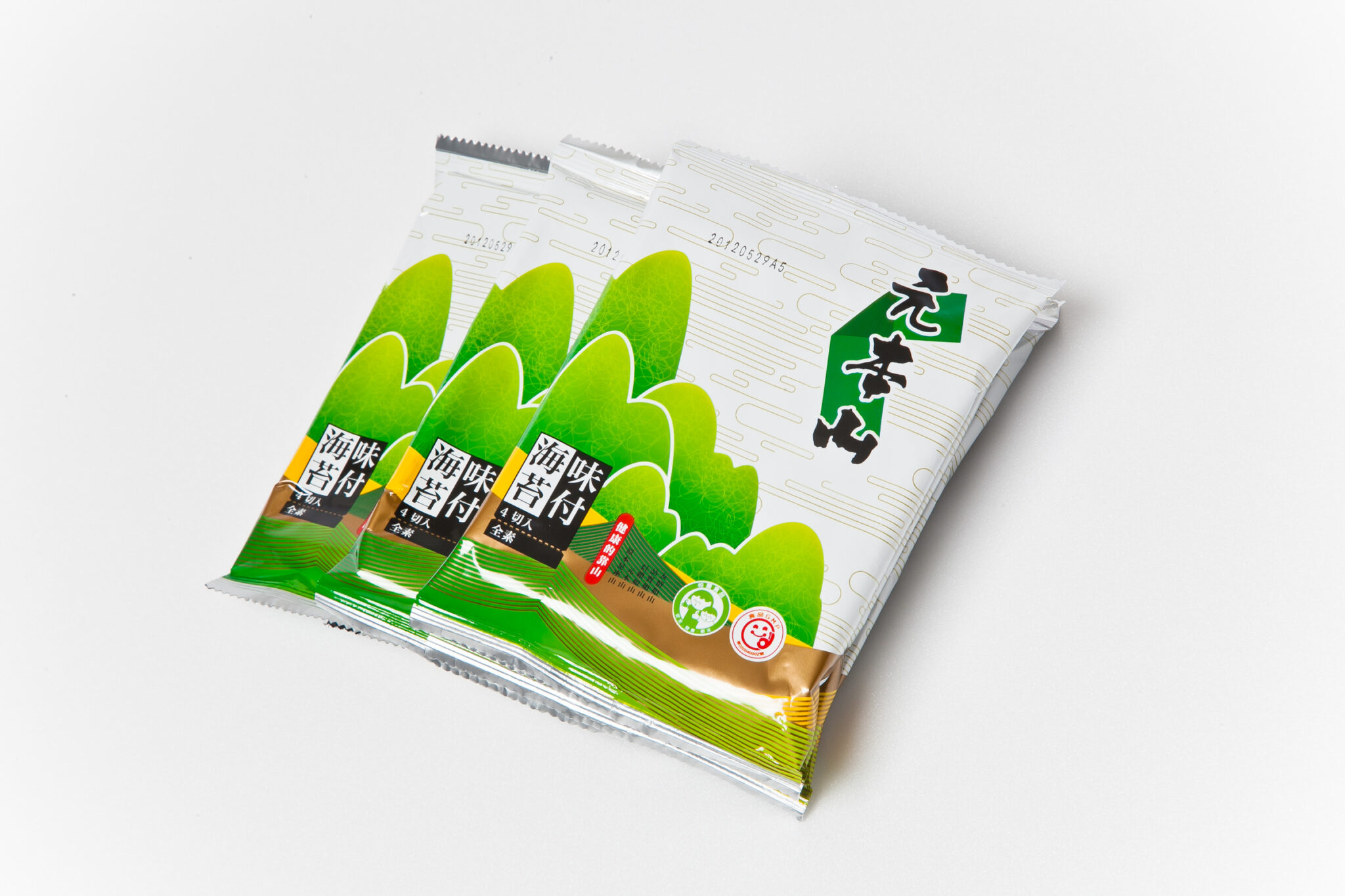 囍樹品牌規劃設計的元本山三入條袋包裝，清新綠意山形設計，白色背景簡潔俐落，展現品牌一致性。