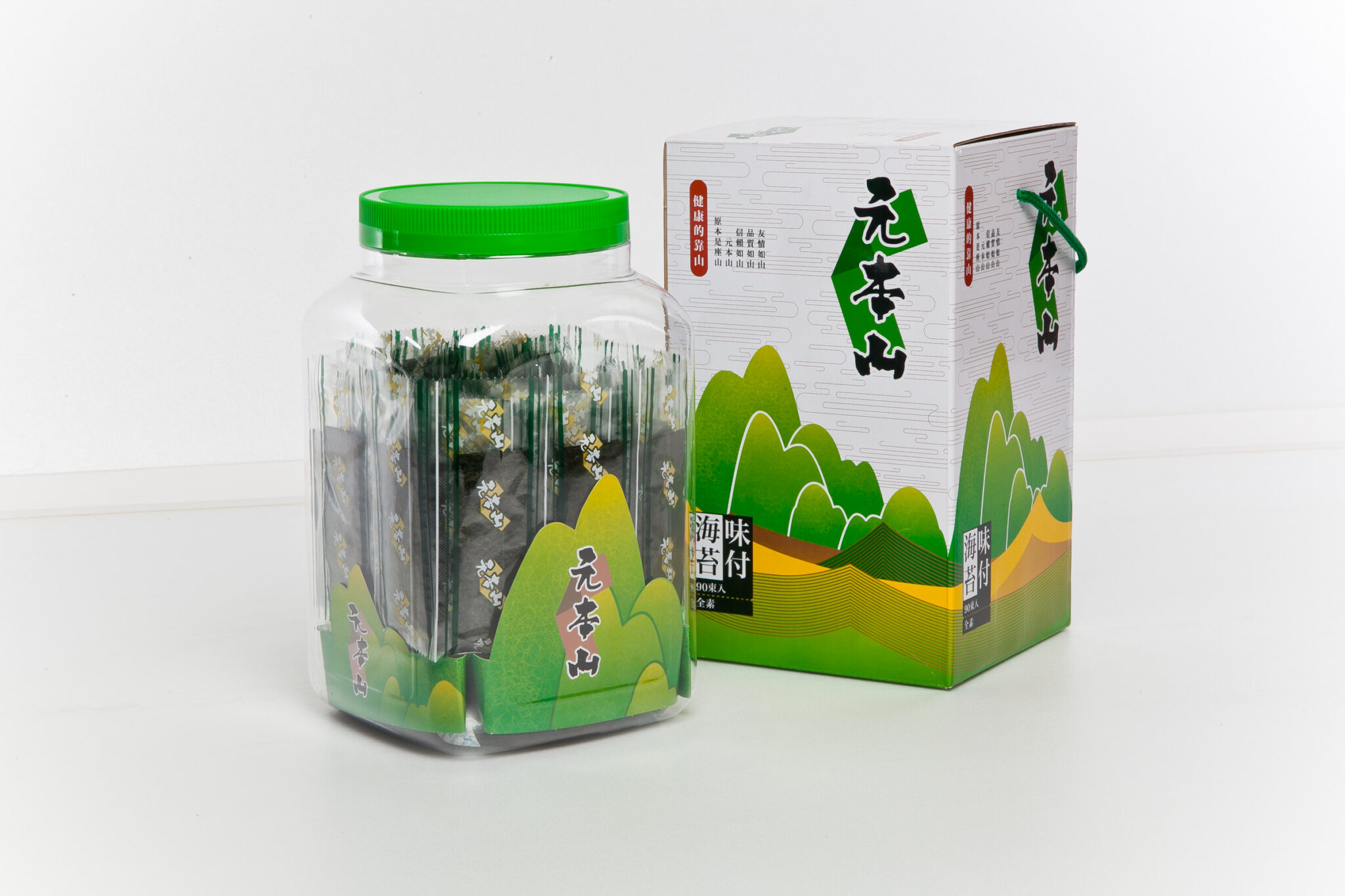 囍樹品牌規劃設計的元本山罐裝與手提禮盒包裝，綠色山形元素貫穿瓶身與盒面設計，展現品牌一致視覺語言。